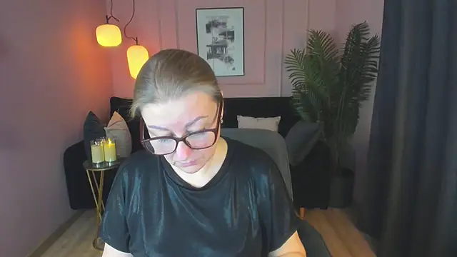 Snapshot of AlexandraKind chatting on 03/17/25, 01:50 AlexandraKind online show from 03/17/25, 01:50