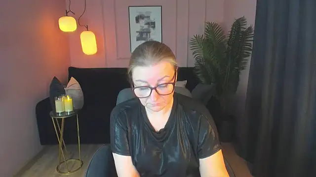 Snapshot of AlexandraKind chatting on 03/17/25, 11:00 AlexandraKind online show from 03/17/25, 11:00