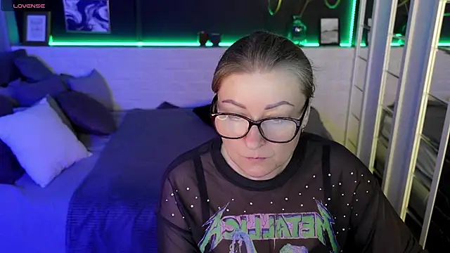 Snapshot of AlexandraKind chatting on 03/22/25, 01:41 AlexandraKind online show from 03/22/25, 01:41