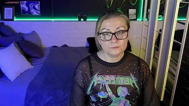 Snapshot of AlexandraKind chatting on 03/22/25, 04:47 AlexandraKind online show from 03/22/25, 04:47