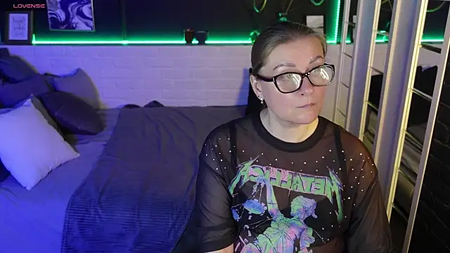 Snapshot of AlexandraKind chatting on 03/22/25, 11:09 AlexandraKind online show from 03/22/25, 11:09