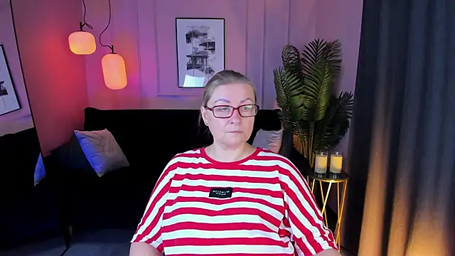 Snapshot of AlexandraKind chatting on 09/10/25, 01:44 AlexandraKind online show from 09/10/25, 01:44