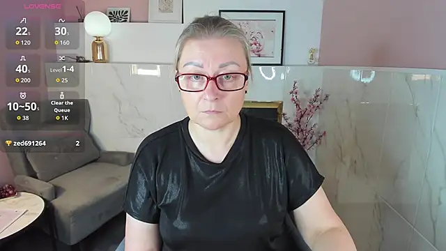 Snapshot of AlexandraKind chatting on 09/12/25, 01:44 AlexandraKind online show from 09/12/25, 01:44