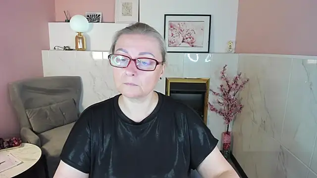 Snapshot of AlexandraKind chatting on 09/13/25, 01:33 AlexandraKind online show from 09/13/25, 01:33