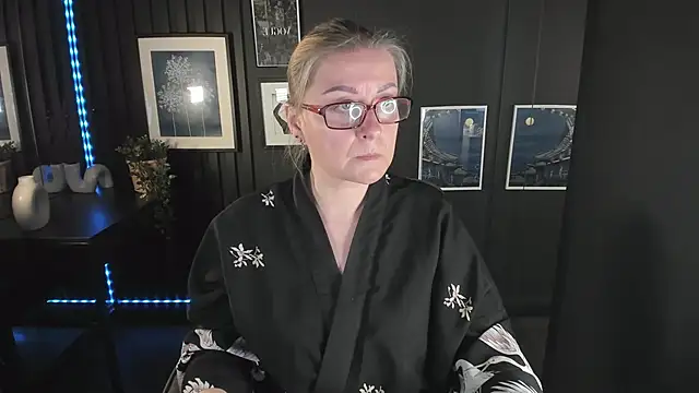 Snapshot of AlexandraKind chatting on 09/23/25, 01:58 AlexandraKind online show from 09/23/25, 01:58