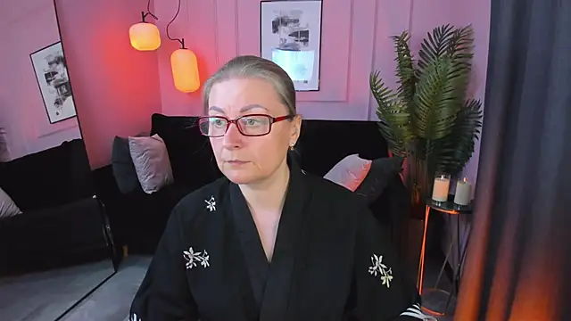 Snapshot of AlexandraKind chatting on 09/26/25, 01:48 AlexandraKind online show from 09/26/25, 01:48