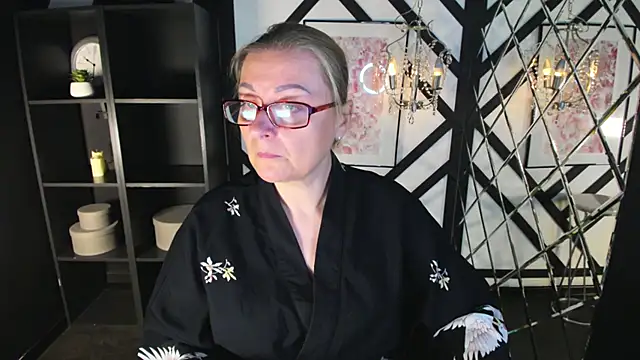 Snapshot of AlexandraKind chatting on 10/01/25, 01:39 AlexandraKind online show from 10/01/25, 01:39