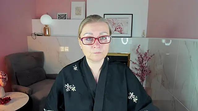 Snapshot of AlexandraKind chatting on 10/05/25, 01:31 AlexandraKind online show from 10/05/25, 01:31