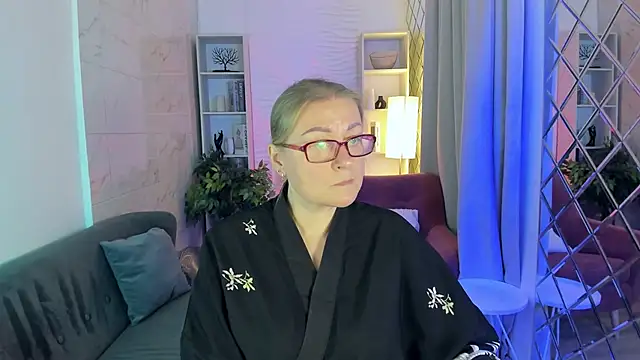 Snapshot of AlexandraKind chatting on 10/14/25, 08:42 AlexandraKind online show from 10/14/25, 08:42