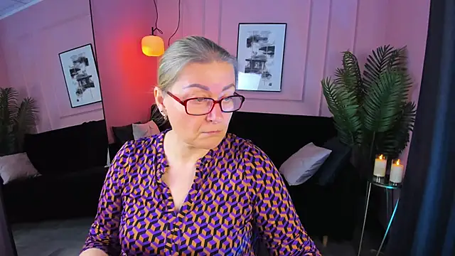 Snapshot of AlexandraKind chatting on 10/24/25, 01:40 AlexandraKind online show from 10/24/25, 01:40