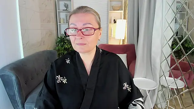 Snapshot of AlexandraKind chatting on 10/27/25, 08:46 AlexandraKind online show from 10/27/25, 08:46