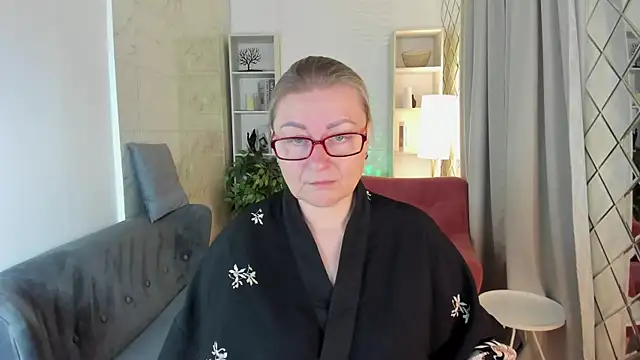 Snapshot of AlexandraKind chatting on 11/09/25, 01:42 AlexandraKind online show from 11/09/25, 01:42