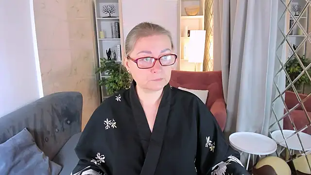 Snapshot of AlexandraKind chatting on 11/15/25, 01:40 AlexandraKind online show from 11/15/25, 01:40