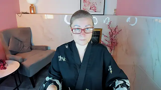 Snapshot of AlexandraKind chatting on 11/16/25, 01:39 AlexandraKind online show from 11/16/25, 01:39