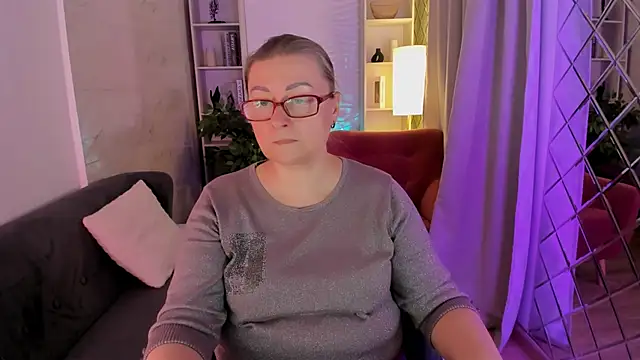 Snapshot of AlexandraKind chatting on 12/04/25, 08:39 AlexandraKind online show from 12/04/25, 08:39