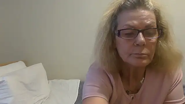 housewife shantie online show from 09/26/25, 07:01