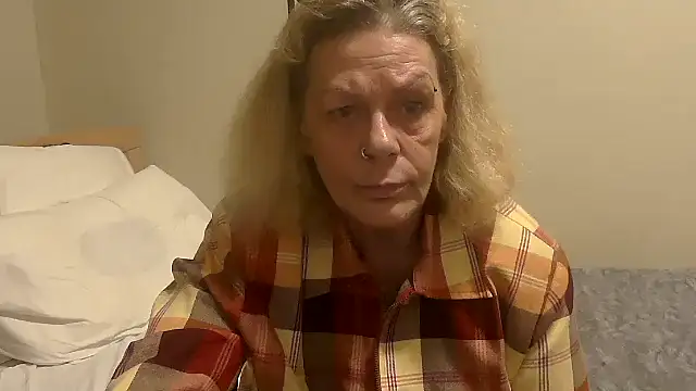 housewife shantie online show from 10/22/25, 06:40