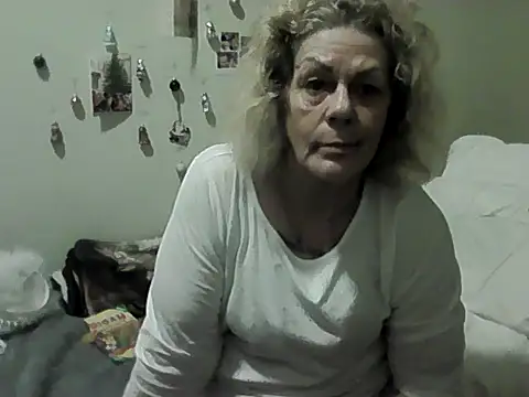 housewife shantie online show from 11/28/25, 07:16