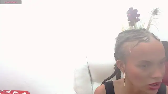 Snapshot of lulu_25_ chatting on 12/16/24, 02:04 lulu 25 online show from 12/16/24, 02:04