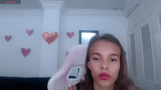 Snapshot of lulu_25_ chatting on 12/28/24, 04:51 lulu 25 online show from 12/28/24, 04:51