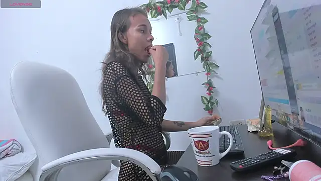 Snapshot of lulu_25_ chatting on 12/31/24, 03:09 lulu 25 online show from 12/31/24, 03:09