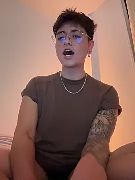 Snapshot of Chriss_gomez2 chatting on 01/06/26, 03:54 Chriss gomez2 online show from 01/06/26, 03:54