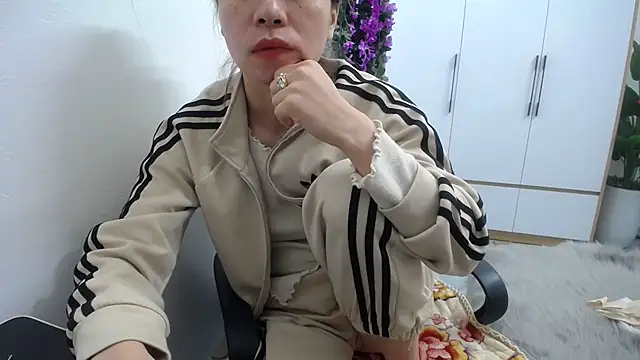 Snapshot of HotQueen chatting on 03/08/25, 12:52 HotQueen online show from 03/08/25, 12:52