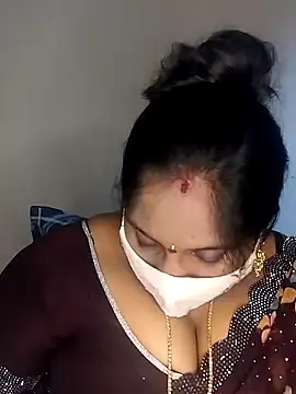 Snapshot of Sexy_Radhikaa chatting on 02/27/25, 09:22 Sexy Radhikaa online show from 02/27/25, 09:22