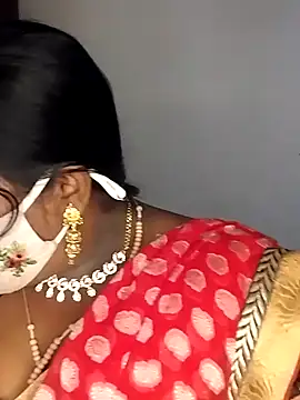 Snapshot of Sexy_Radhikaa chatting on 03/18/25, 04:15 Sexy Radhikaa online show from 03/18/25, 04:15