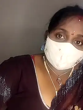 Snapshot of Sexy_Radhikaa chatting on 03/19/25, 06:03 Sexy Radhikaa online show from 03/19/25, 06:03