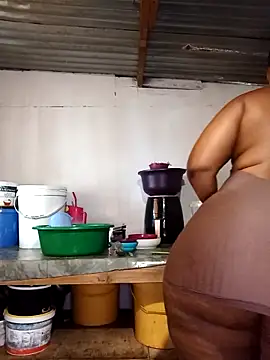 Snapshot of curvyloneah75 chatting on 11/06/25, 06:03 curvyloneah75 online show from 11/06/25, 06:03