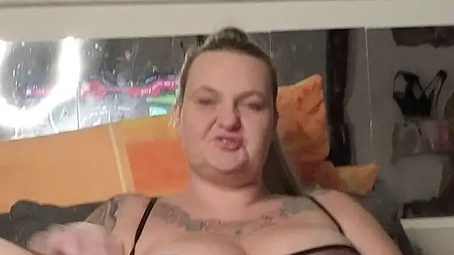 Snapshot of Inked_blondi chatting on 10/07/25, 02:09 Inked blondi online show from 10/07/25, 02:09