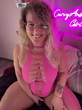 CurvyAnonymousGirl89 online show from 10/15/25, 04:07