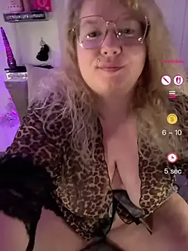 CurvyAnonymousGirl89 online show from 06/23/26, 10:19