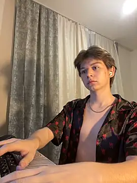 Snapshot of W_N_G_S chatting on 01/17/25, 01:57 W N G S online show from 01/17/25, 01:57