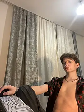 Snapshot of W_N_G_S chatting on 01/22/25, 09:43 W N G S online show from 01/22/25, 09:43