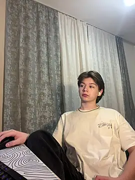 Snapshot of W_N_G_S chatting on 03/21/25, 11:01 W N G S online show from 03/21/25, 11:01