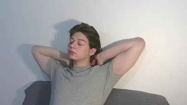 Snapshot of W_N_G_S chatting on 09/11/25, 07:58 W N G S online show from 09/11/25, 07:58