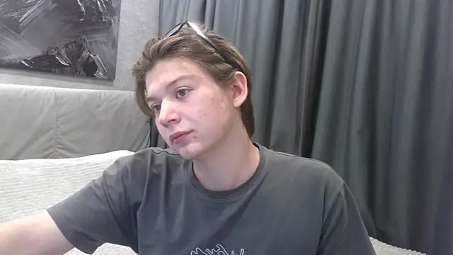 Snapshot of W_N_G_S chatting on 09/26/25, 08:46 W N G S online show from 09/26/25, 08:46