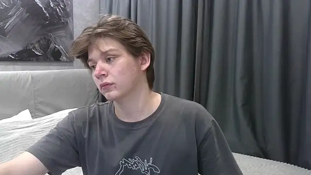 Snapshot of W_N_G_S chatting on 09/27/25, 07:41 W N G S online show from 09/27/25, 07:41