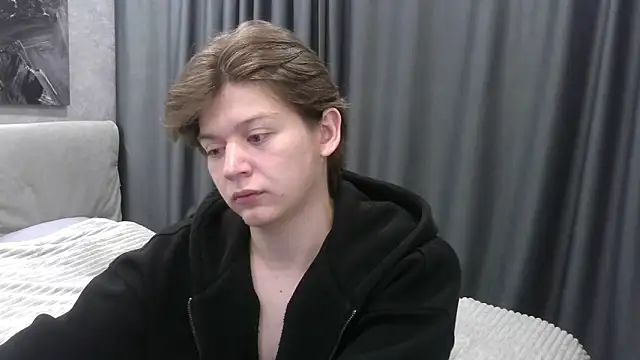 Snapshot of W_N_G_S chatting on 10/17/25, 10:34 W N G S online show from 10/17/25, 10:34