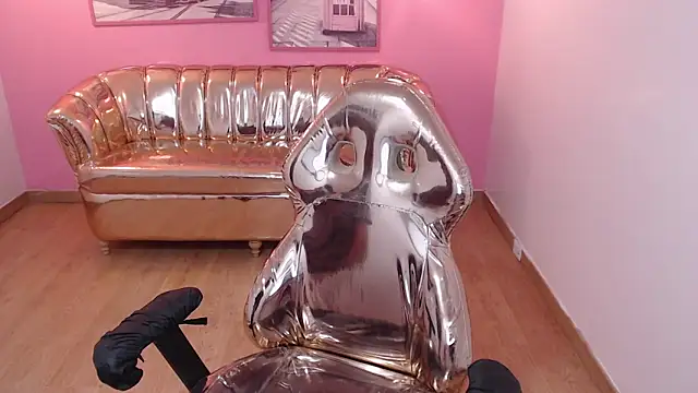 Snapshot of sabrina_jones_t chatting on 12/14/24, 03:51 sabrina jones t online show from 12/14/24, 03:51