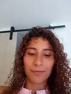 Snapshot of varenkaivanova_22 chatting on 12/18/24, 07:36 varenkaivanova 22 online show from 12/18/24, 07:36