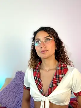 Snapshot of varenkaivanova_22 chatting on 09/10/25, 05:51 varenkaivanova 22 online show from 09/10/25, 05:51