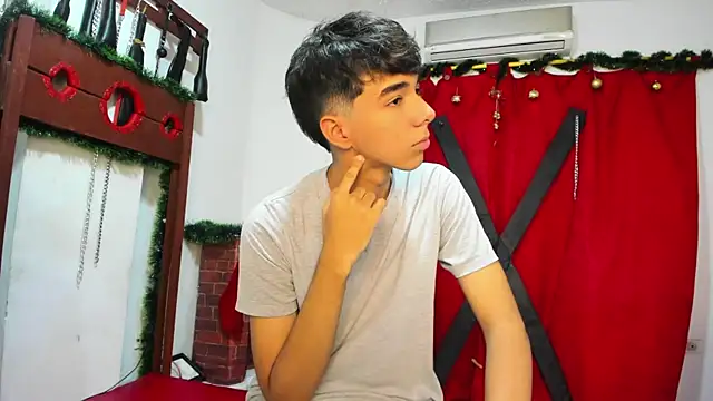 Snapshot of Harry_LatinBoy chatting on 12/14/24, 08:08 Harry LatinBoy online show from 12/14/24, 08:08