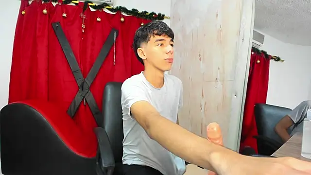 Snapshot of Harry_LatinBoy chatting on 12/14/24, 11:12 Harry LatinBoy online show from 12/14/24, 11:12