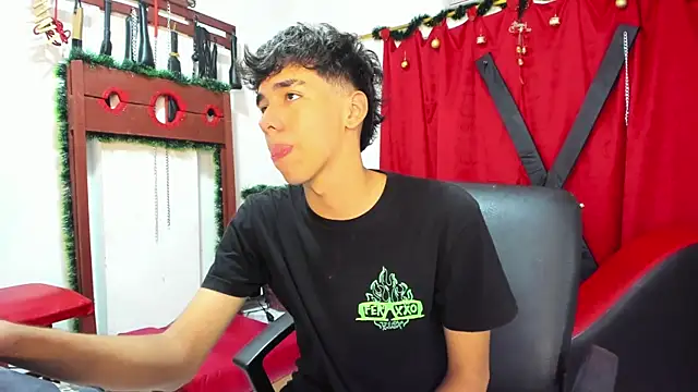 Snapshot of Harry_LatinBoy chatting on 12/16/24, 02:04 Harry LatinBoy online show from 12/16/24, 02:04