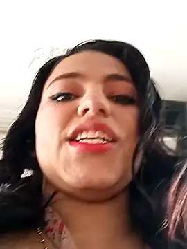 Snapshot of Naomy_veracruz_ chatting on 11/03/25, 01:01 Naomy veracruz online show from 11/03/25, 01:01