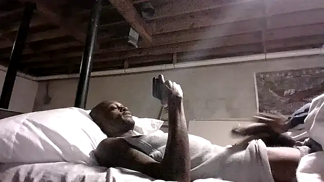 Snapshot of KinGKane84 chatting on 12/10/24, 07:43 KinGKane84 online show from 12/10/24, 07:43