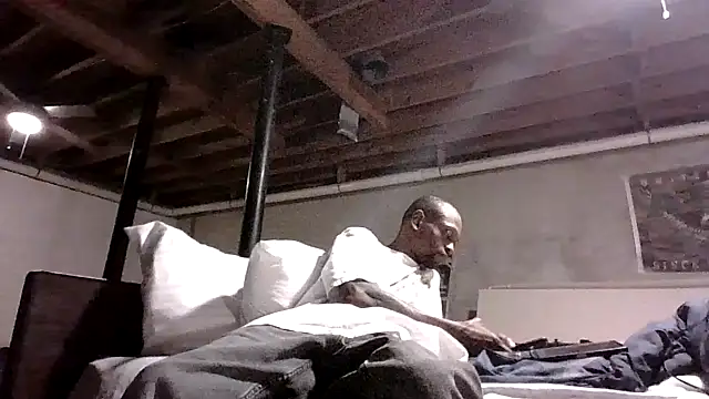 Snapshot of KinGKane84 chatting on 12/14/24, 05:40 KinGKane84 online show from 12/14/24, 05:40